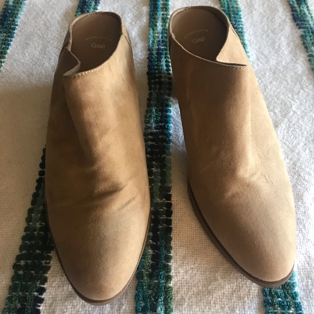 Gap Mules